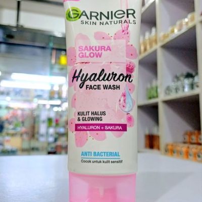Garnier Sakura Glow Hyaluron Face Wash